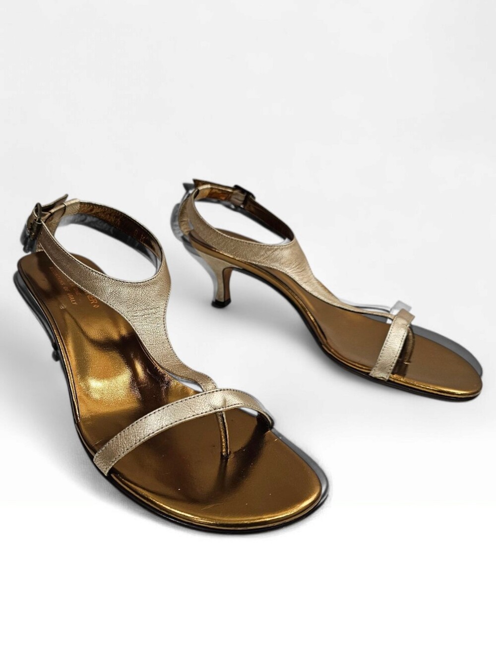 DONALD PLINER Metallic Champagne Gold Leather Toe Post Kitten Heel Sandals 9M